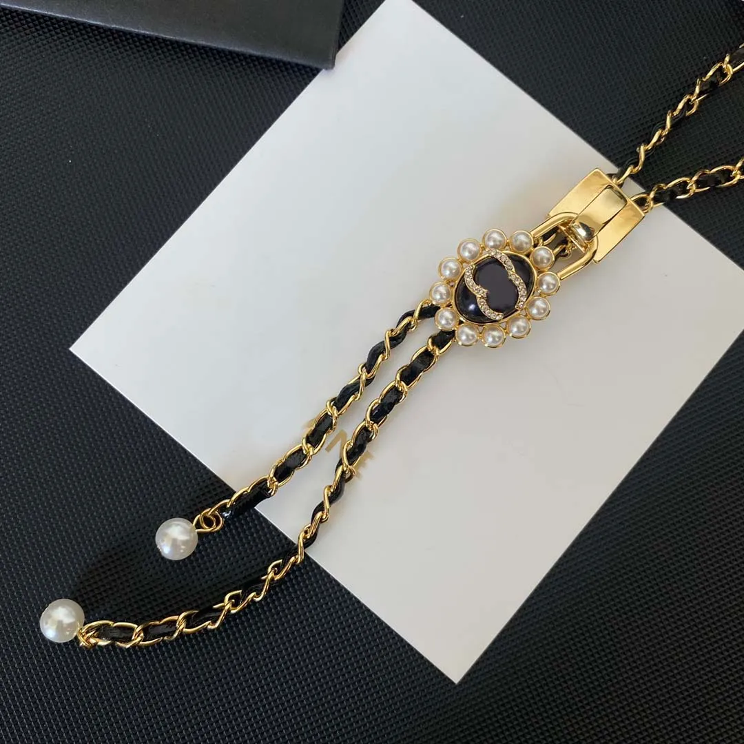 Hänge halsband lyxiga designer chokers hänge halsband guld kvinnor halsband läder choker kedja guld pläterad koppar bokstav hänger halsband för kvinnor juvelr