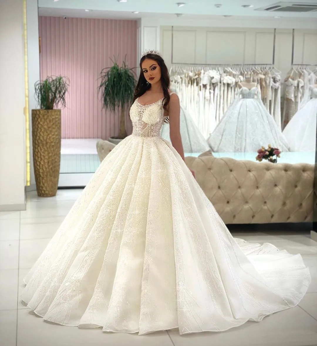 Elegante Ballkleid-Brautkleider mit V-Ausschnitt, ärmellos, Träger, Pailletten, Applikationen, Perlen, bodenlang, Rüschen, 3D-Spitze, funkelnde Brautkleider, Übergröße, Vestido de Novia