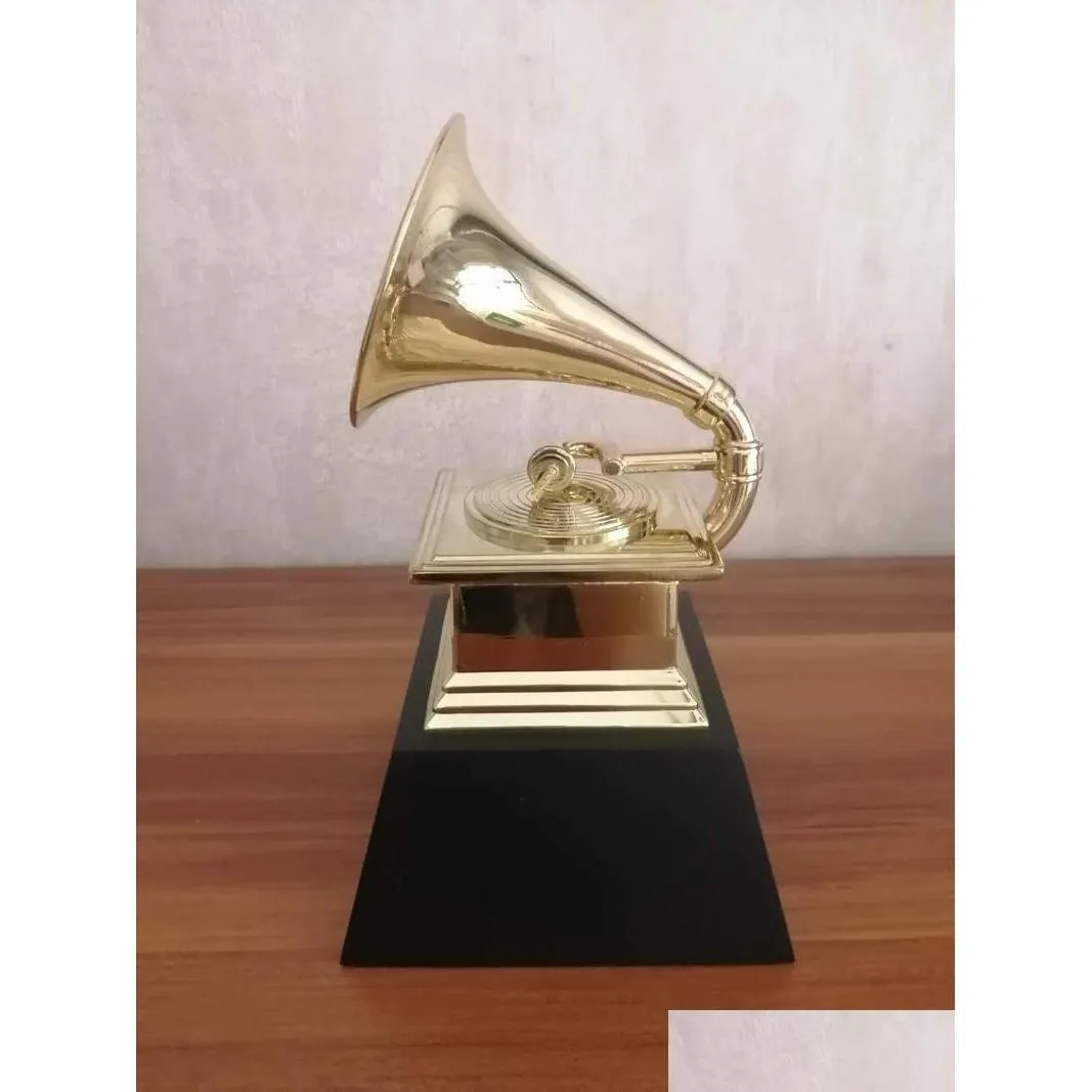 Dekorativa föremål Figuriner 2021 Grammy Trophy Musik Souvenir Award Staty Gravering 11 Skala Storlek Metall Modern Gyllene Cn Drop D Dhtxu