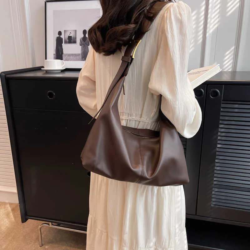 NXY Big Shoulder Side Bag For Women 2023 Spring Hoge capaciteit Lederen Vintage Crossbody Hobo Designer Trend Handtassen