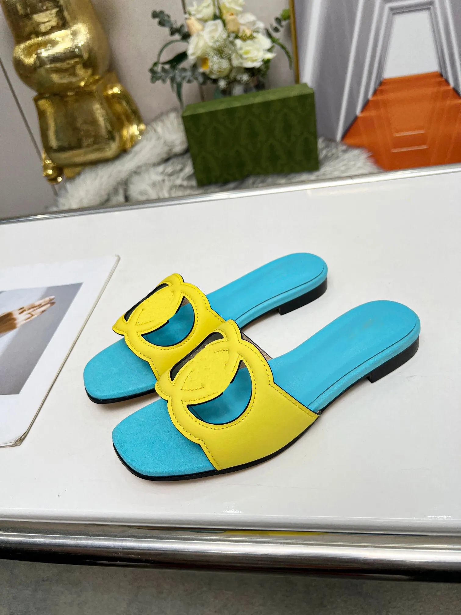 Women Slippers Leather Hollowed out Sandals Interlocking cut-out slide sandal High Heels Female Flat Heel Casual Shoes Thick Bottom Rubber Beach Slippers