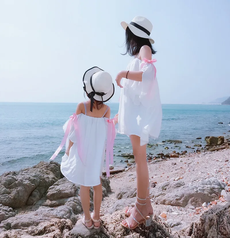 Mom and daughter holiday outfits 2025