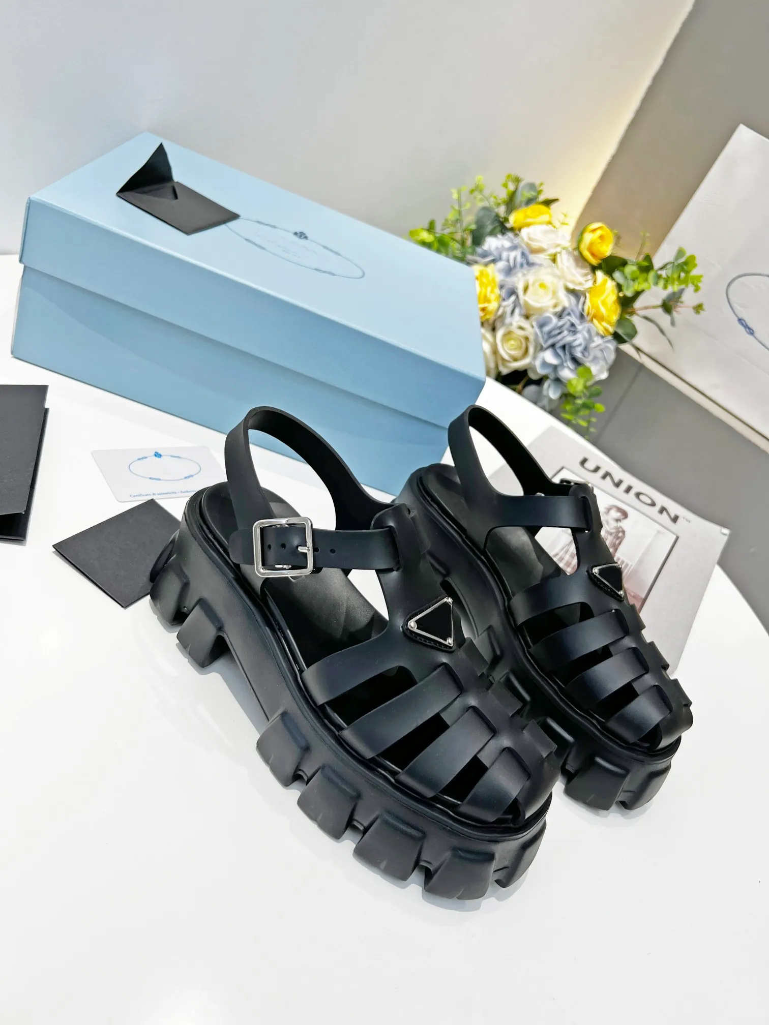 Top Women Luxury Platform Sandals Summer Ladies Slides Designer Loafers Beach footwear Fashion Triangle Round Toe Sandal size 35-41