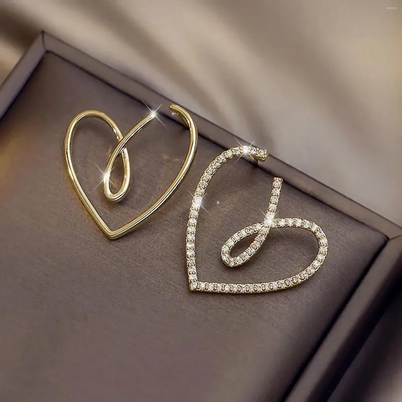 Kolczyki obręcze Proste asymetryczne brzoskwiniowe serce dla kobiet metalowy drut ręcznie robiony modny zestaw kryształów 3