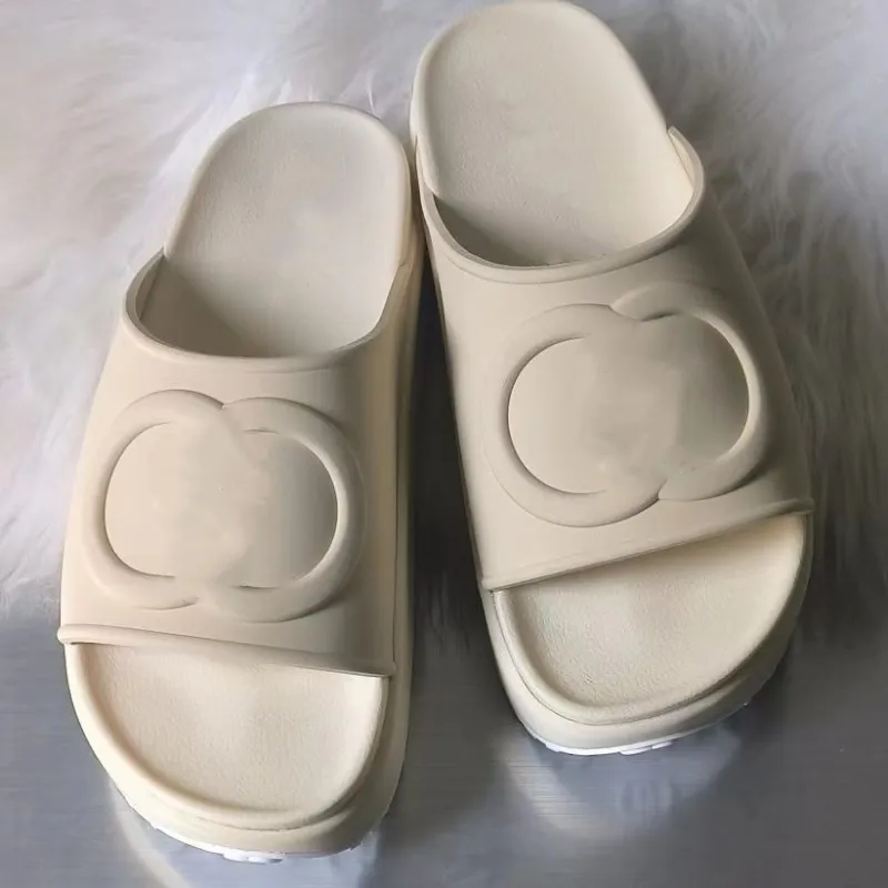 럭셔리 슬리퍼 슬라이드 브랜드 디자이너 투명 소재로 만든 여성 숙녀 중공 플랫폼 샌들 세련된 섹시한 사랑스러운 써니 비치 여성 신발 슬리퍼