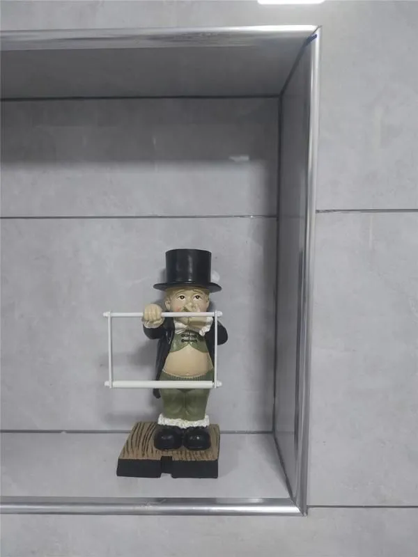 Creative Spoof Paper Holder Statue Cute Funny Decorative Resin Butler Shape Tissue Stand Rack Sculpture for Toilet Decoration 220602