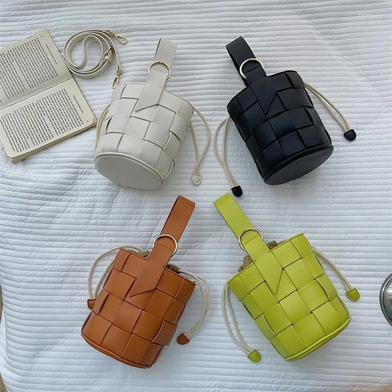 Avondtassen boetiek aanbevolen zachte oppervlaktetekenschouder messenger tas mode handtas creatief geweven cilinderemmer