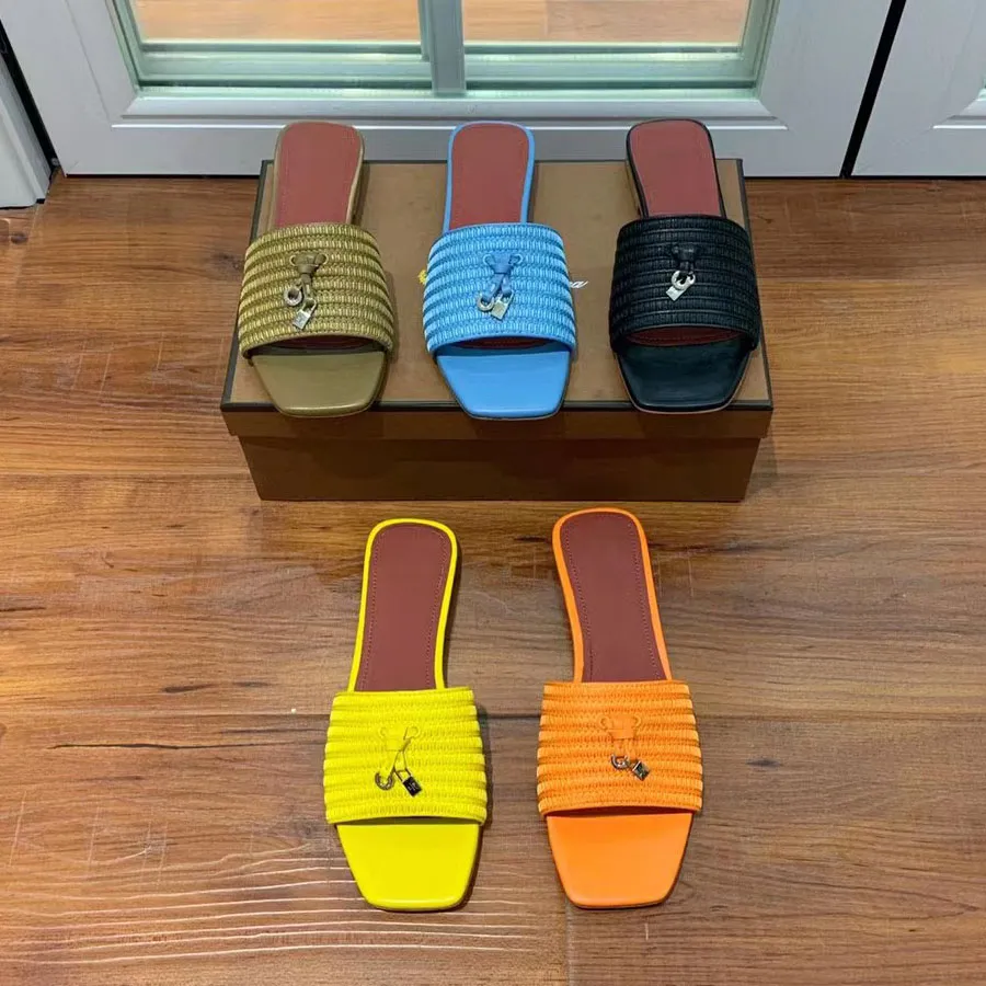 Designer Slides Dam Tofflor Vävda mulor Sommar Sandaler Strand Slide Platt plattform Dam Sandali Badrum Hem Skor Flip Flops Randig Causal Tofflor