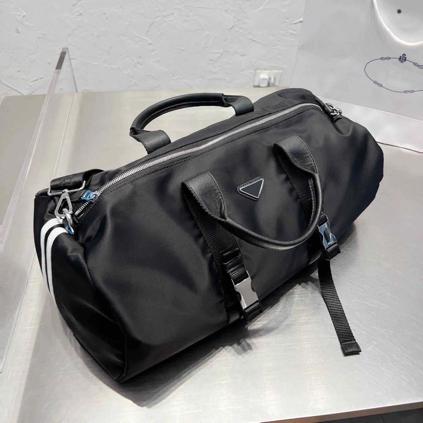 Lyxdesigner 23SS Väskor Big Size Tote Travel Bag Business Trip Bagage Travel Bag Men Canvas Män Kvinnor Duffle Outdoor Packs