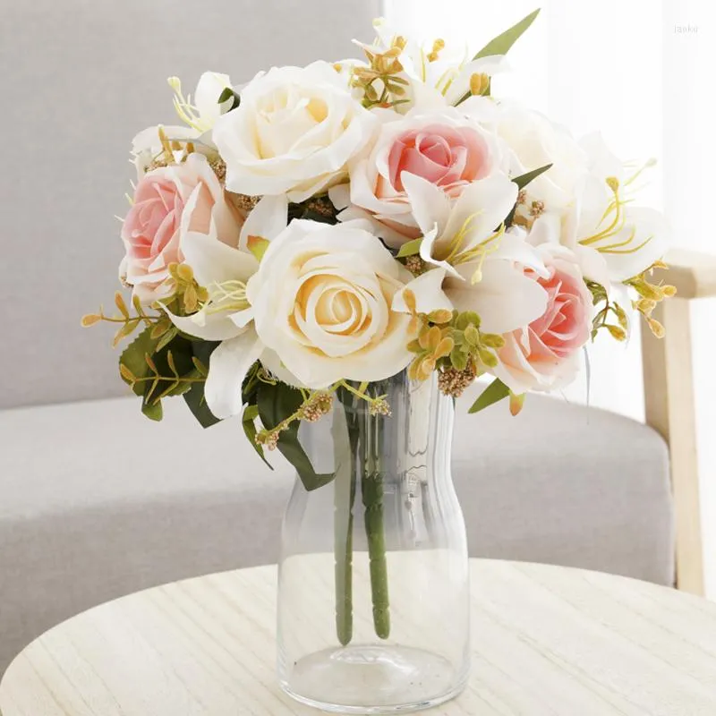 Flores decorativas Autumn Artificial Wedding Scene Decoration Roses do Dia dos Namorados Lily Fake Silk Bouquet Home Table Plant