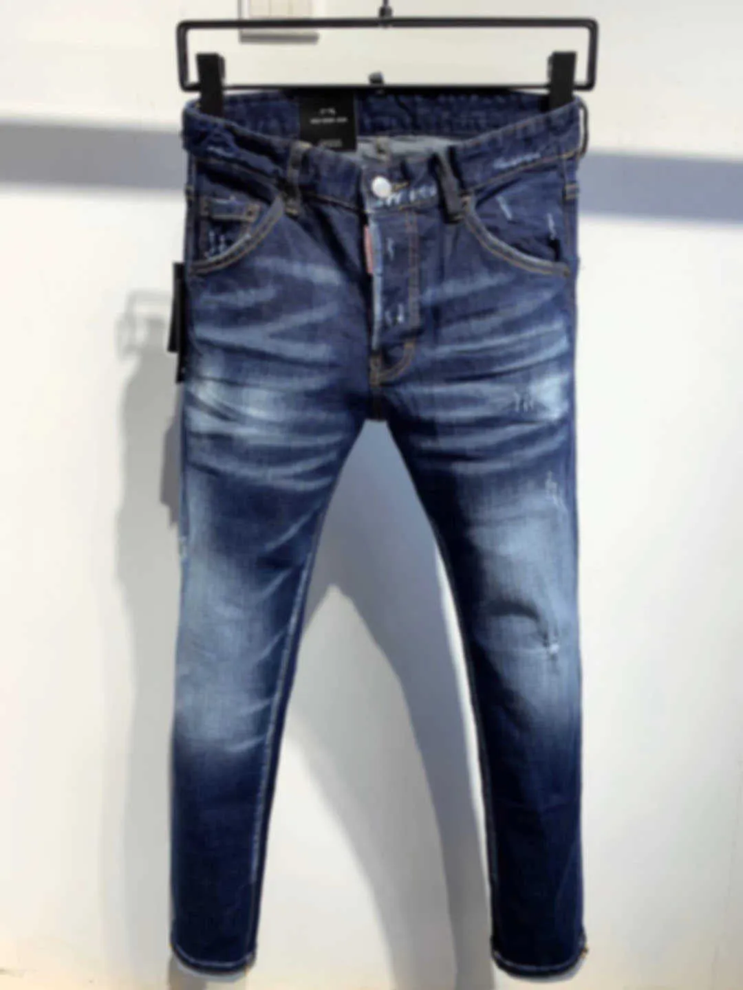 Jeans da uomo 2023SS Primavera Jeans Pantaloni da uomo d2 Slim Fit Piedi piccoli Casual Blu scuro Indossato Buco lavato Vita media Z0315