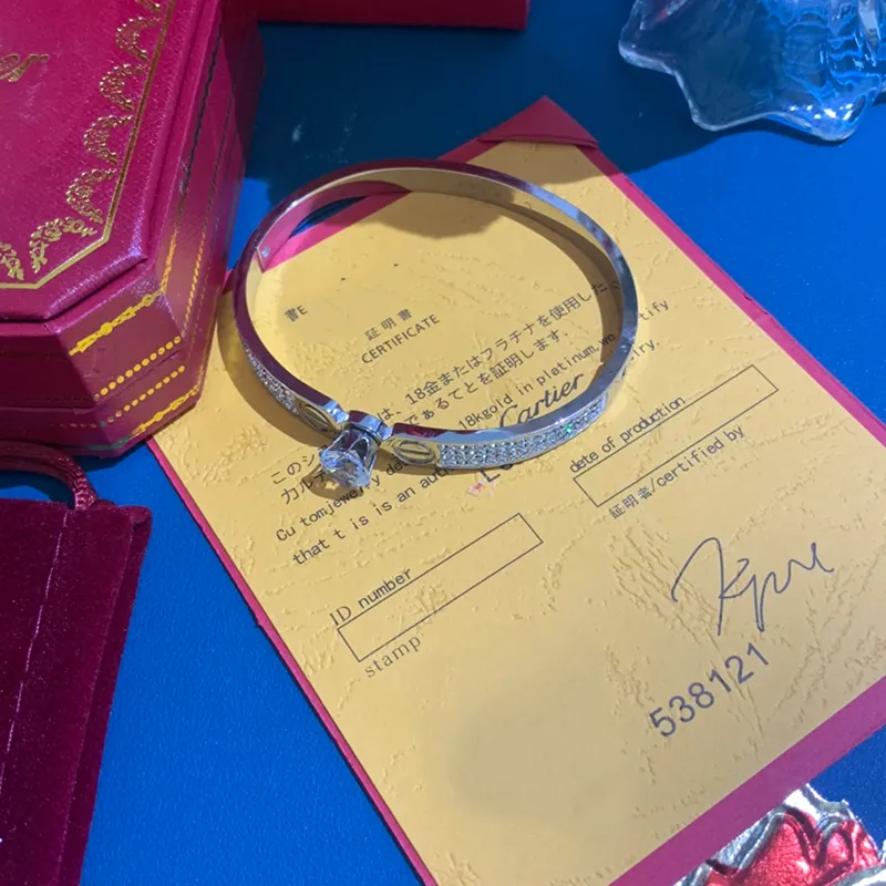 Bracciale di diamanti elegante di design di lusso braccialetto personalizzato braccialetto di moda da donna diametro interno 4,55 cm gioielli di design speciale matrimoni di buona qualità