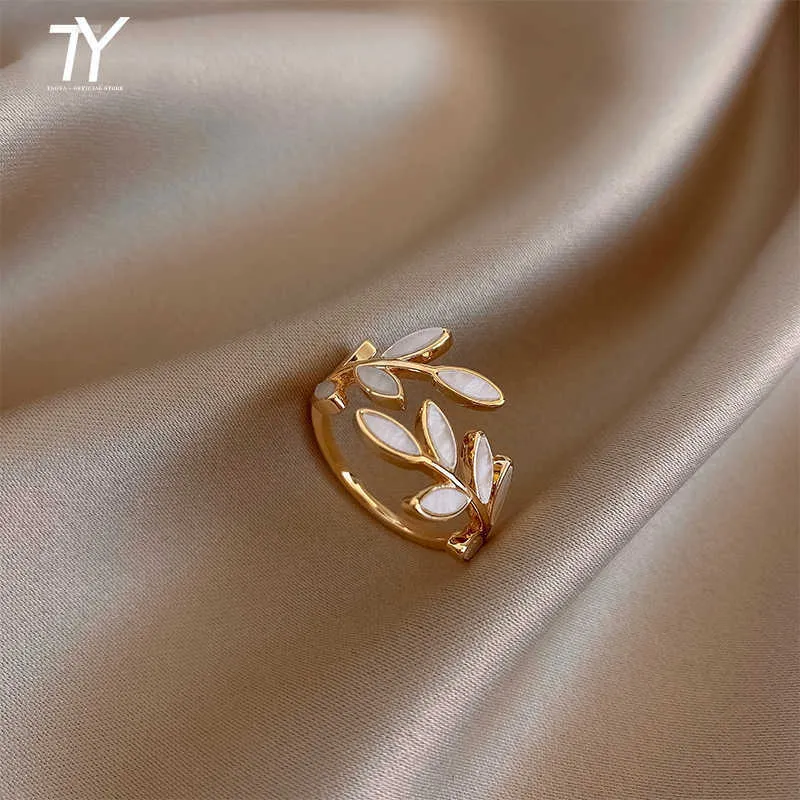 Anelli a fascia 2020 Nuovo anello aperto a forma di ramo di foglie creative per donna Moda gioielli da dito coreano Anelli insoliti da ragazza per feste di matrimonio di lusso G230317