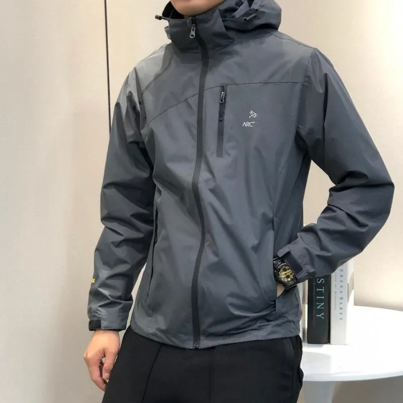 Vestes pour hommes arcs de veste sweat à capuche technique en nylon étanche à fermeture éclair de haute qualité manteau léger sport extérieur masculins couches