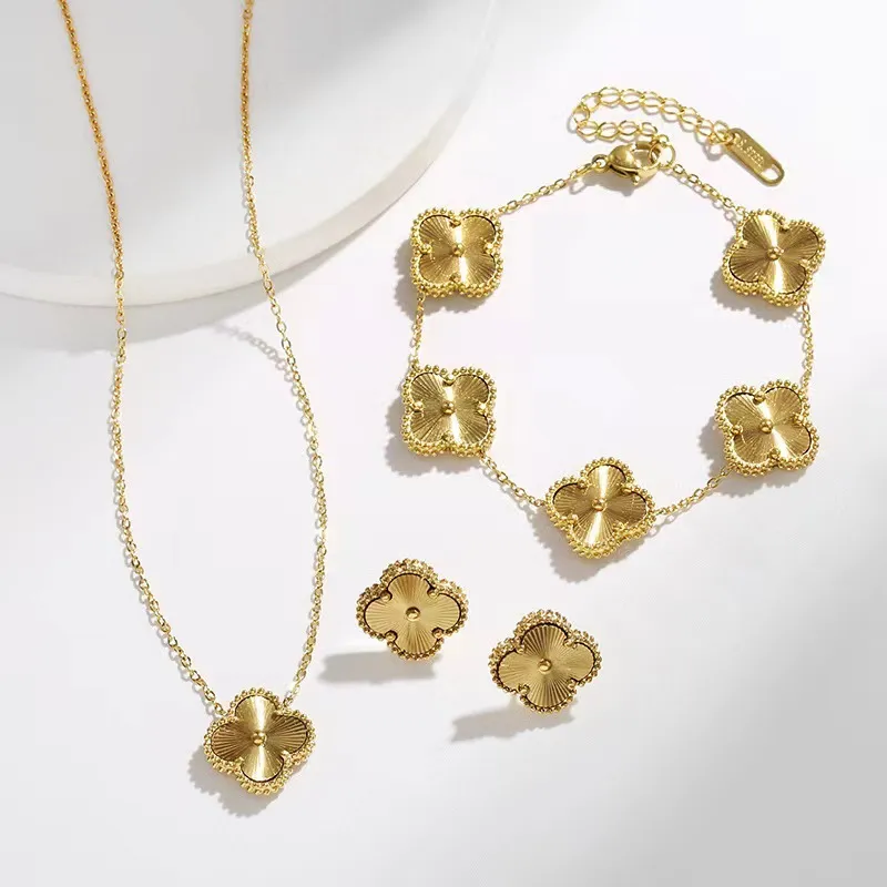 Luxury Design Gold Clover Pendant Necklace Bracelet Earring Jewelry Set for Gift