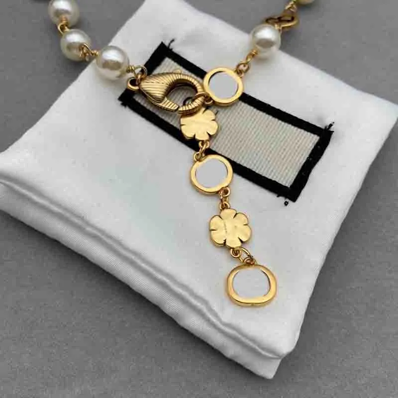 Dames kettingen ketting designer sieraden dames kettingen met parelgouden ketting nieuwe letters bloem accessoires ontwerpers dames retro 2303177F