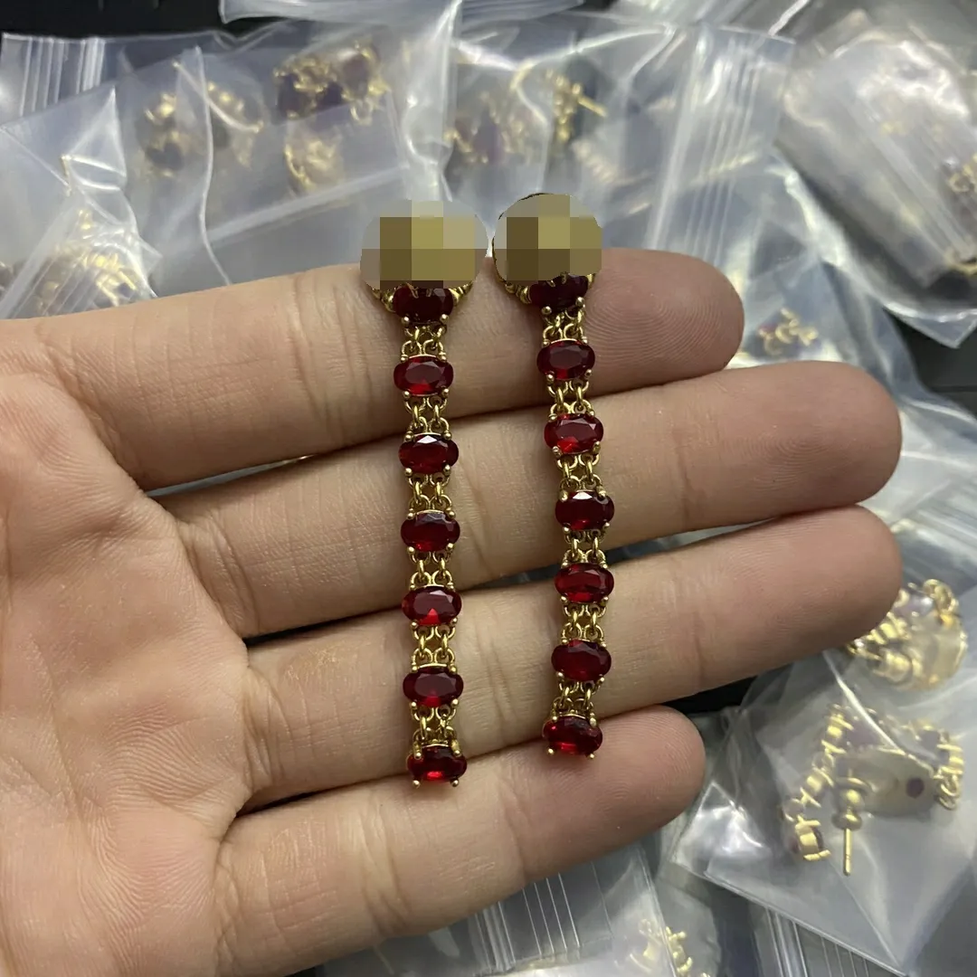 Luksusowe złote kolczyki do stadninów dla kobiet kolczyki obręczy kolczyki stadninowe biżuteria z zestawem pudełka