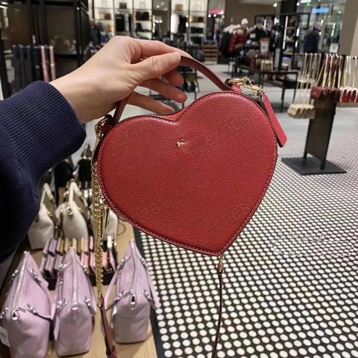 24SS Pink Heart Girly Small Square Shoulder Bag Fashion Love Women Tote Purse Handväskor Grils Chain Top Handle Messenger Bags