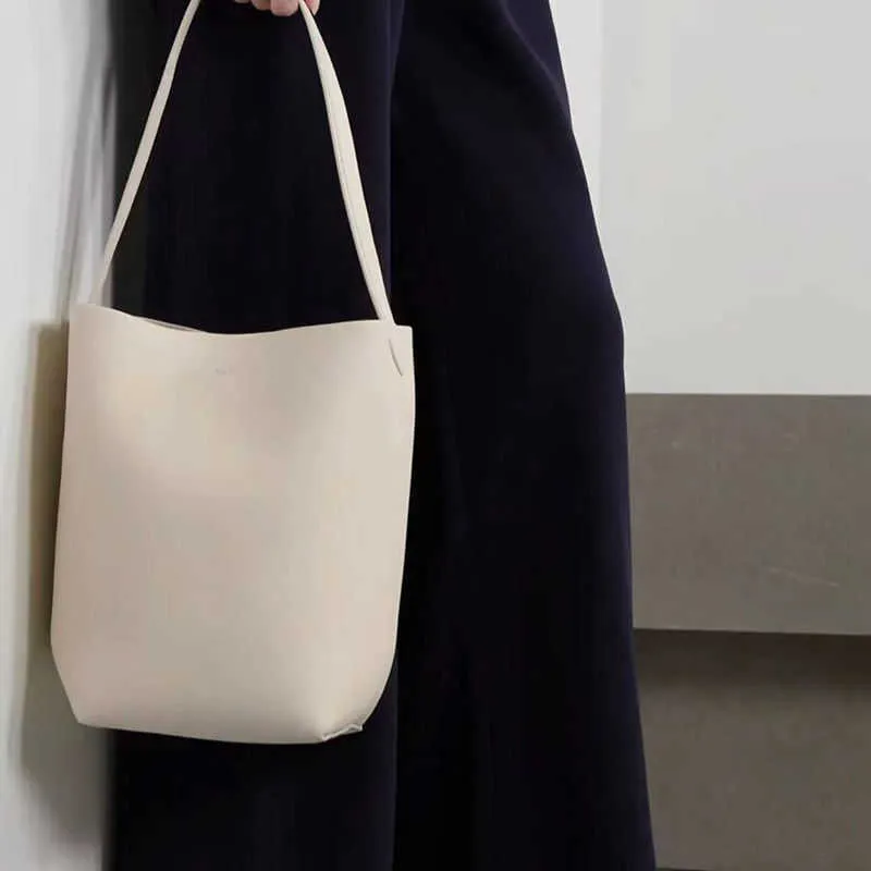 Low classic hotsell bucket bag