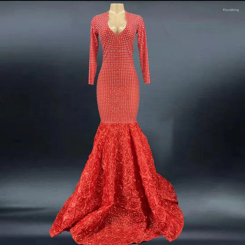 Scena noszona czerwono długa sukienka moda Moda Pełna kamienie