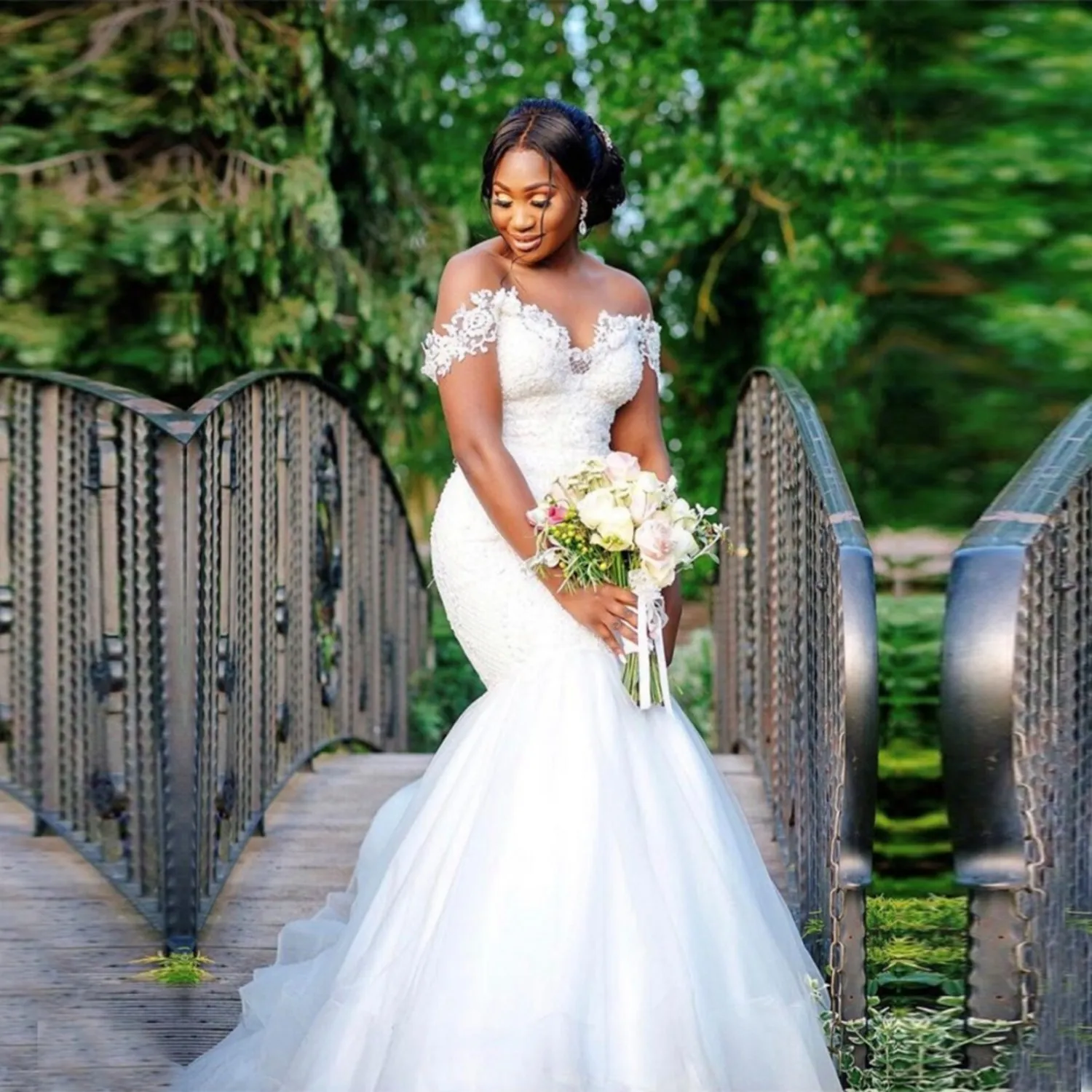 2023 Vestidos de novia de sirena africana fuera del hombro.