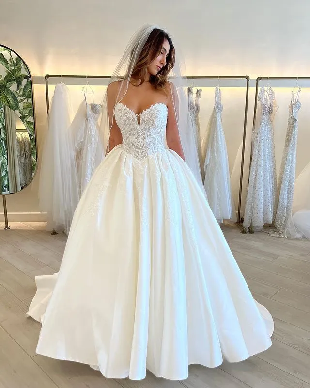 Elegant Lace A Line Wedding Dresses Plus Size for Women Sweetheart Applique Court Train Bridal Gowns Second Reception Dress for Wedding Party Custom Made