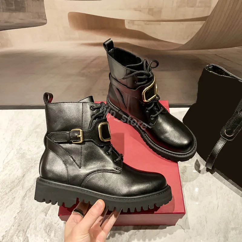 Botas de diseñador Mujer Martin Zapatos con cordones Plataforma de tacón bajo Bota de combate de piel de becerro Moda para mujer Zapatillas de deporte Tamaño 34-40