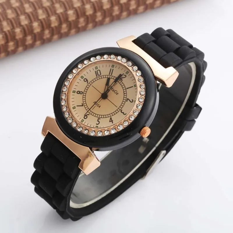 Armbandsur Womage Watches Fashion Casual Women Rhinestone Silicone Band Quartz Wristwatch Relogio Feminino Horloge Dames