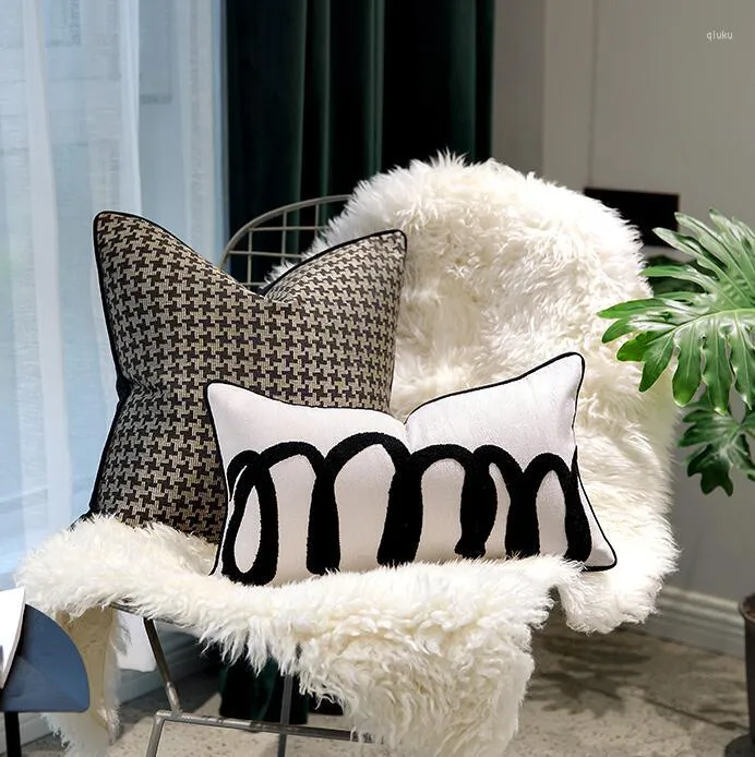 Housse de coussin de Style nordique, taie d'oreiller de luxe à carreaux noirs et blancs, broderie pour salon, canapé et lit