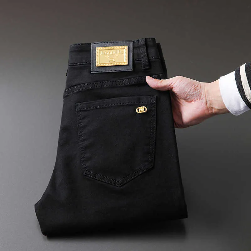 Einfache europäische 2023 Frühlingsschwarz -Weiß -Jeans Herren Füße Stretch Modemarke Casual Hosen