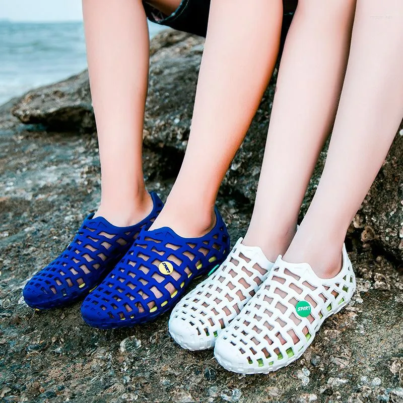 Slippers Summer Men And Women Sandals Unisex Couple Hollow Out Breathable Holes Shoes Soft Beach Outdoor Drving Flip Flops Light