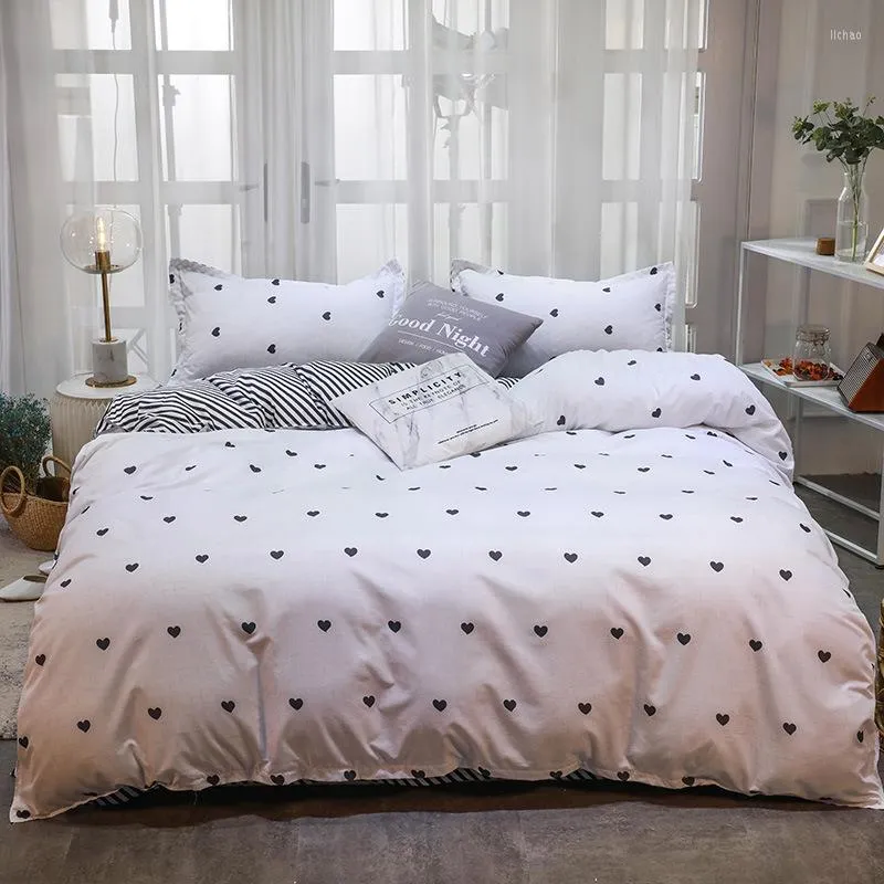 Sängkläder sätter 4st täcke täckning 240x220 tecknad hjärta täcke för barn säng linne ark med lyxig lägenhet