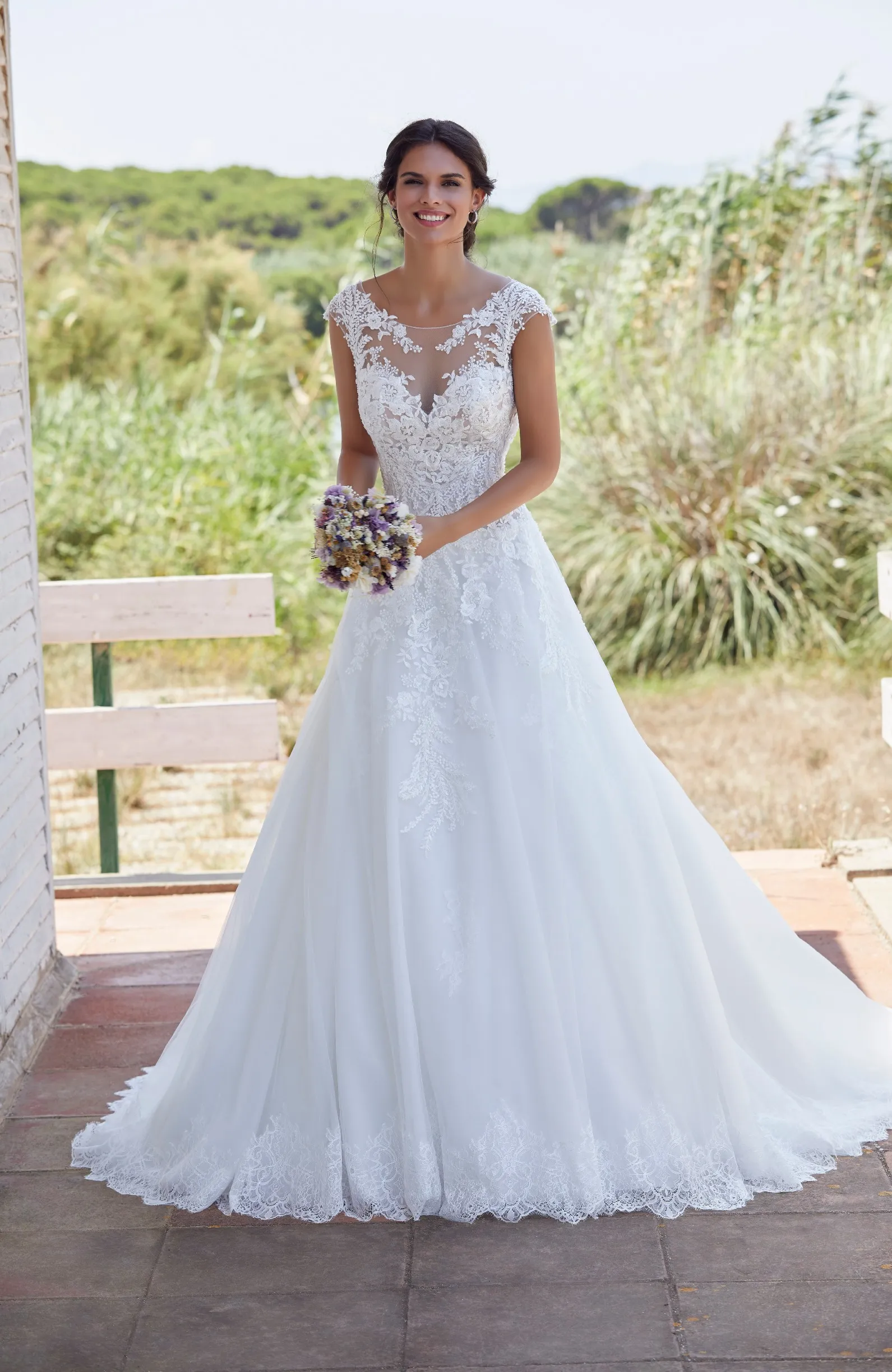 Bohemian Lace Applique Line A Wedding Dress with Tulle Skirt - Modern Beach Bridal Gown (2023)
