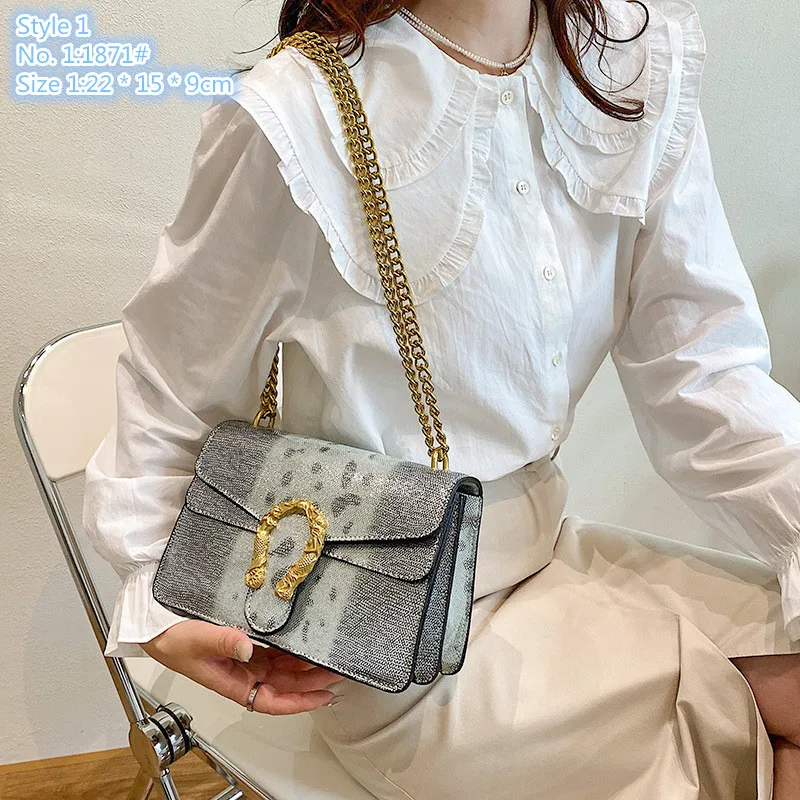 Bolso con hebilla serpiente sale