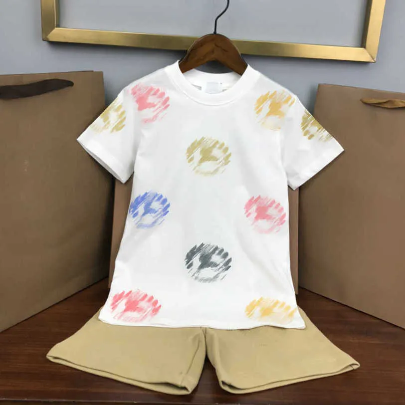 23ss キッズデザイナーブランド Tシャツショーツスーツボーイズラウンドネックピュアコットン配色ロゴプリント半袖クラシックロゴエンボスショーツセットベビー服a1