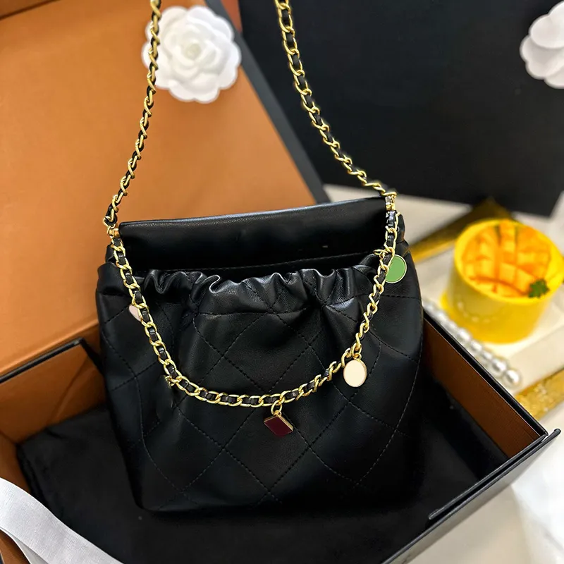 23p Womens Lucky Charm Bucket Bags Gold Metal Hardware Matelasse Chain Crossbody Shoulder Handbags Outdoor Street Trends Sacoche Pocket 16x18cm