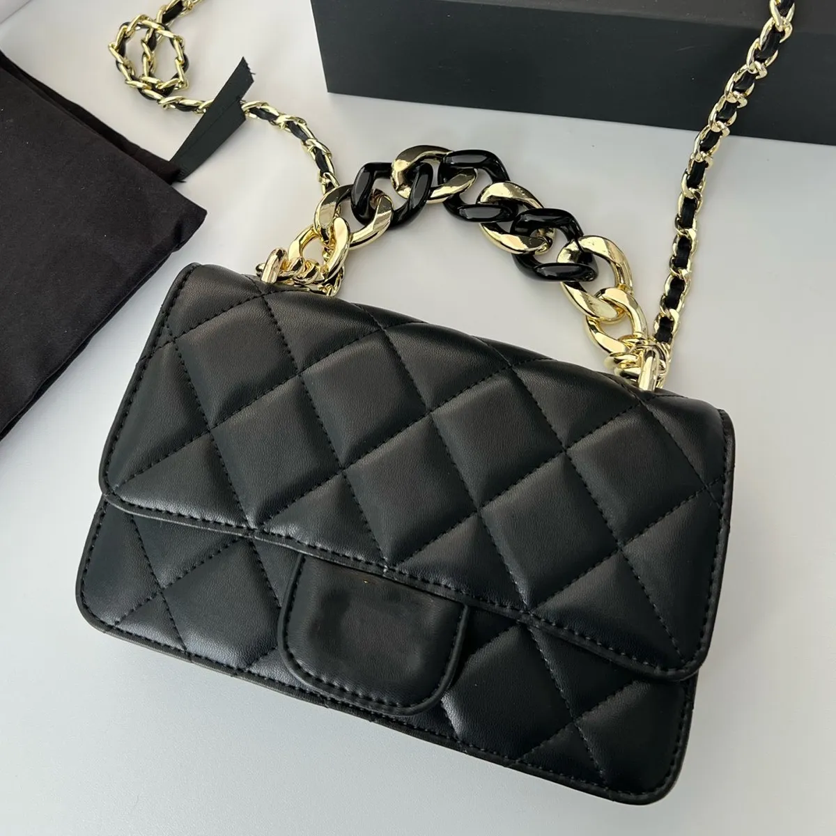 Lavie Women's Glimmer Framed Clutch Gold Ladies Purse Handbag : Amazon.in:  Fashion