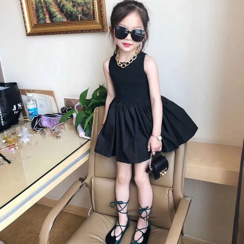 Flickas klänningar 2-8 år flickor kläder barn sommar barnkläder tonåring slip klänning svart kjol rygglös ihålig prinsess tutu tjej fest