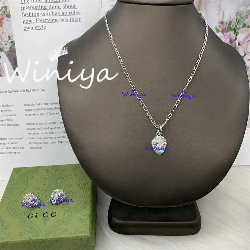 2023 Designer New G Family Necklace Earrings/Gujia New Letter Inlaid Diamond Thin tröja Kedjaörhängen Temperament Ljus lyxsmycken