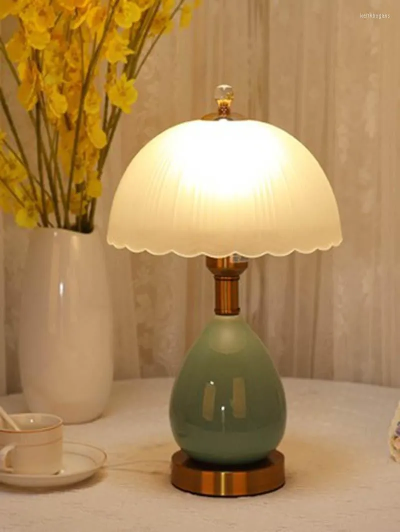 Tischlampen 2023 Europäische amerikanische Schlafzimmer Nachttischlampe Licht Luxus Retro chinesische einfache Keramik Knopfschalter Schreibtisch