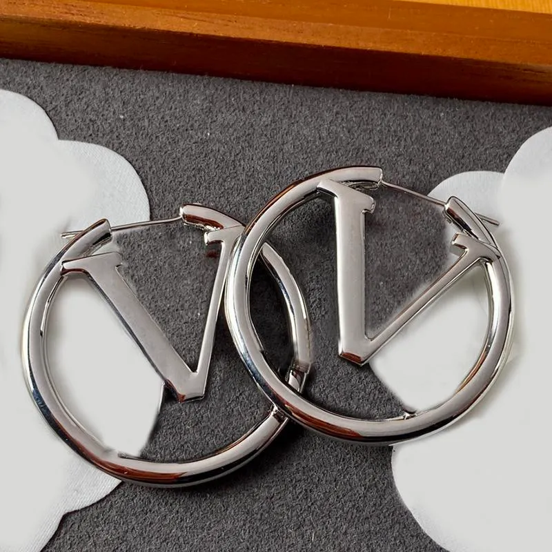 2023 Designer hänge stud örhängen stor cirkel för kvinnor Hoop Silver örhänge brev stud örhängen present