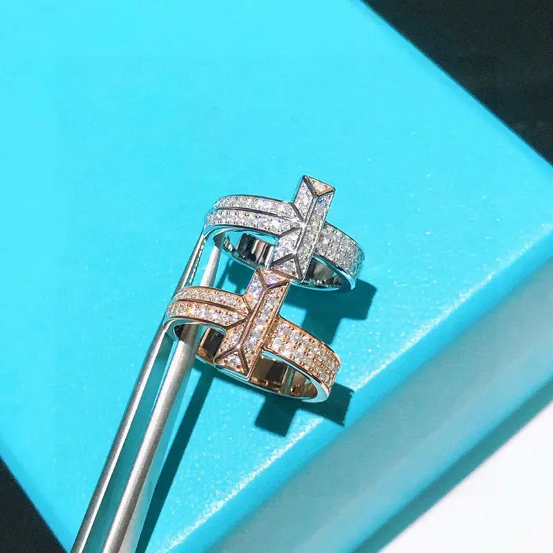Anéis de banda de grife feminino carta de amor anel de aço titânio 18K diamante jóias casamento acessórios