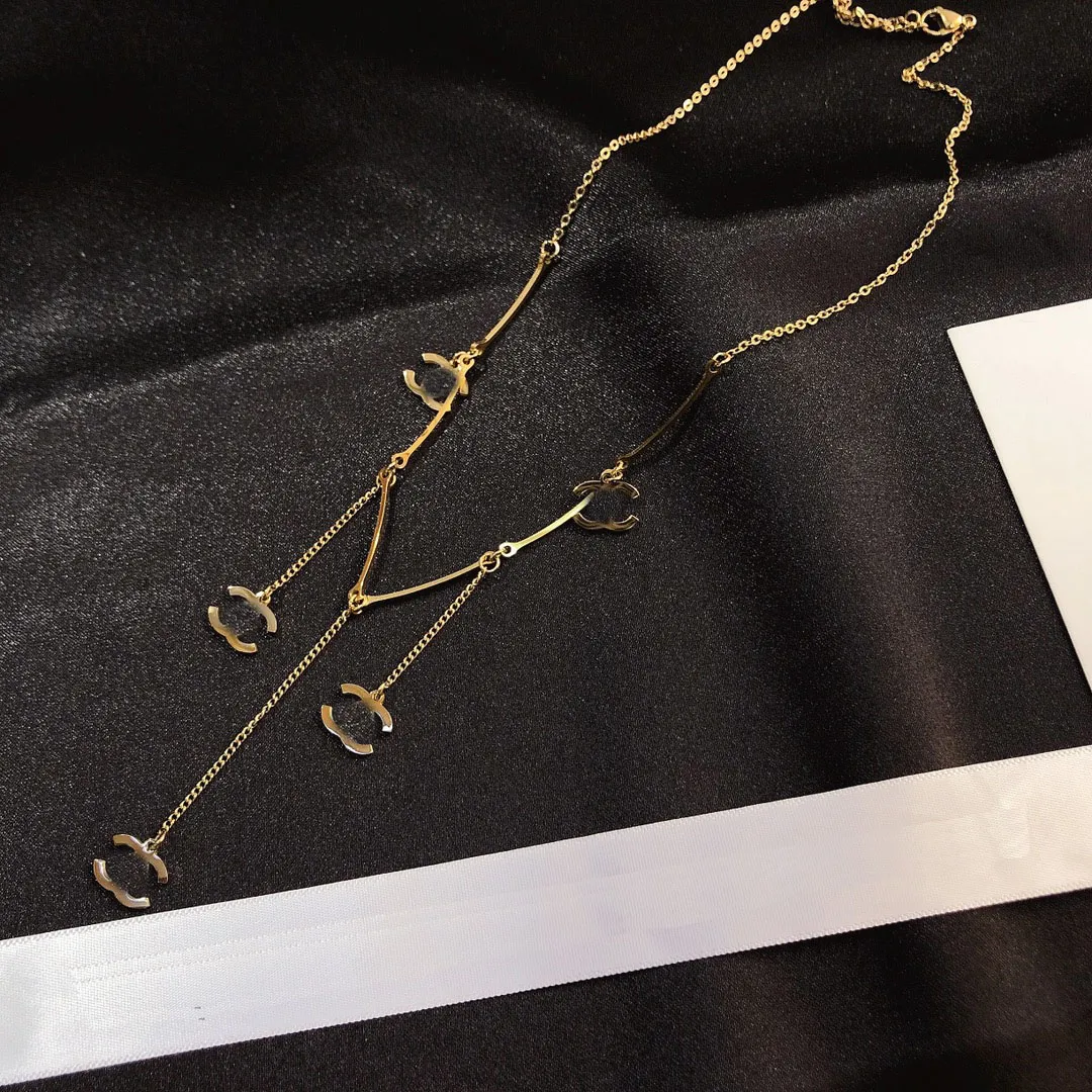 Collar de diseño de lujo 18 K chapado en oro Collares de acero inoxidable Gargantilla Cadena Perla Doble letra Colgante Moda Mujer Accesorios de joyería de boda X262