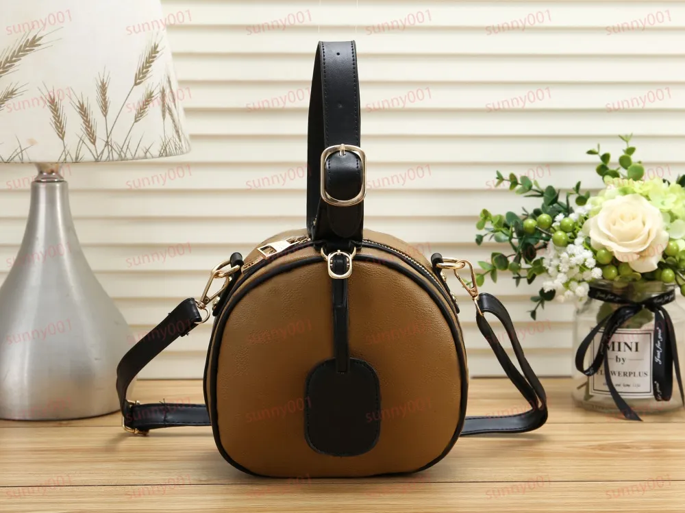 Designer Brand Round Bag Crossbody Bag Luxury Handbag Fashion Casual Women Circular Cake Shape Totes Vintage Premium Camera Bags