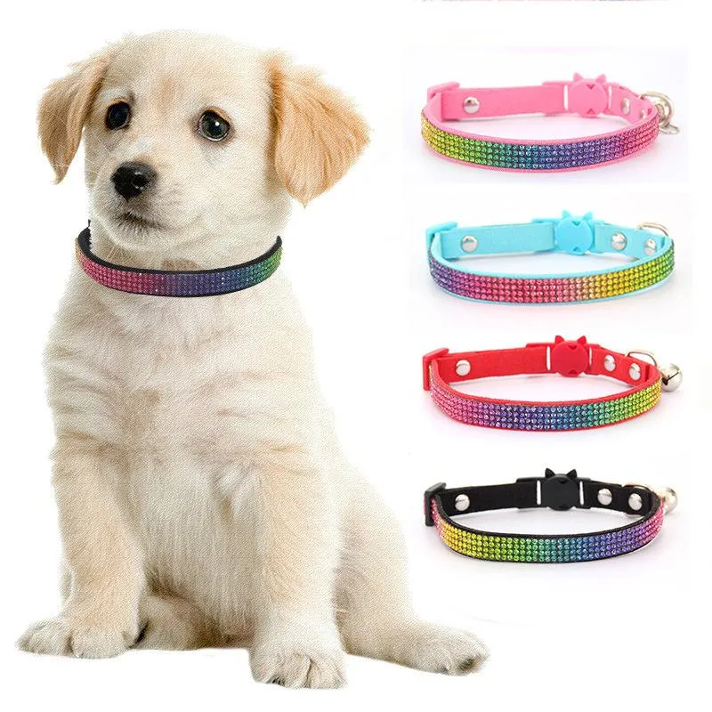 Dog Leaseshes New Designer Pet Supplies Leash Luxury Rhinestone Bell Collar Soft Suede Suede Puppy Cat Jular بالجملة