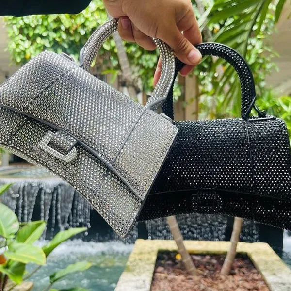 La borsa a clessidra con diamante Borsa da uomo Borsa da uomo con strass intarsiato Borsa a tracolla alla moda con frizione scintillante Borsa da uomo di lusso in vera pelle con tracolla