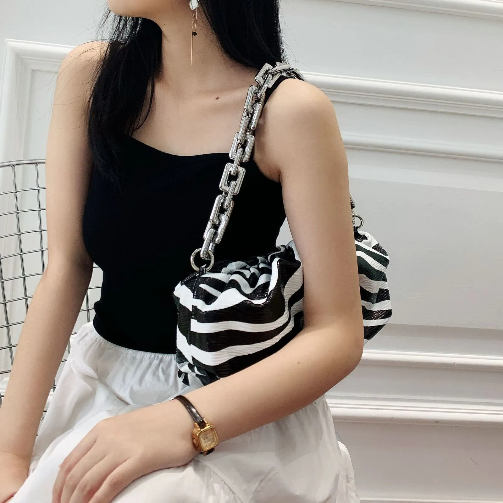 Evening Bags Unique Design Zebra Patterned Holographic Cloud Clip Purse Trendy Lady Pleated Pouch Handbag Clutch Dumpling 230317