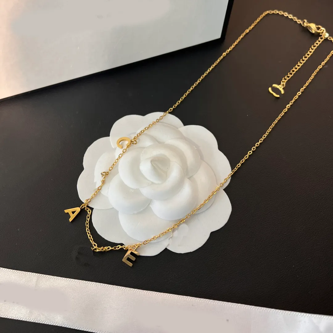 Projektant Mody Naszyjnik Choker Sier Sier Gold Splated Stal Stael Letter Naszyjniki dla kobiet biżuteria