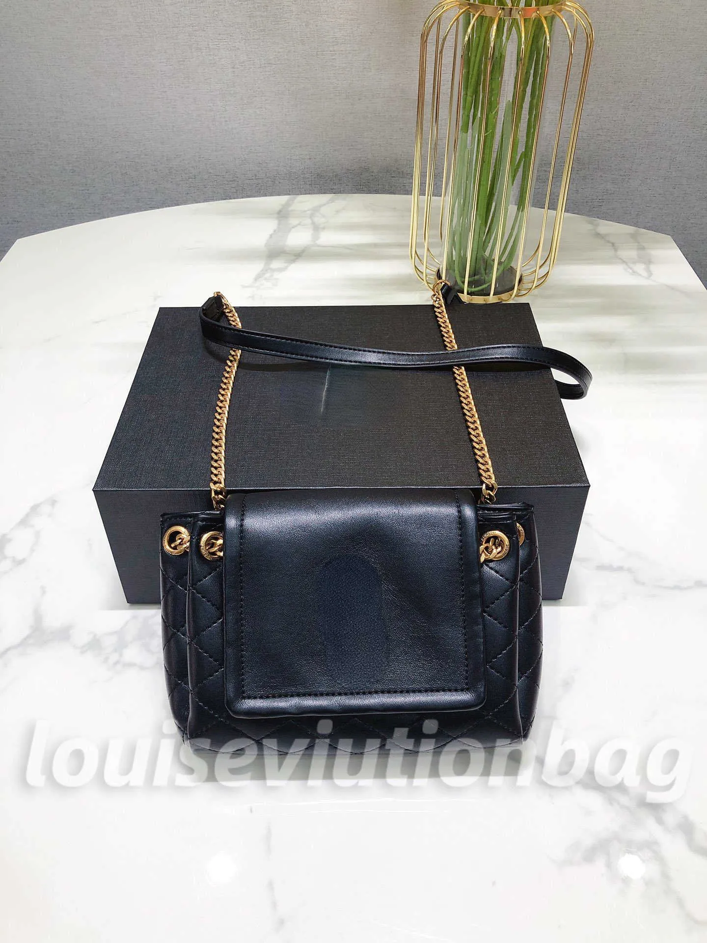 Bolsas de ombro Mini Nolita Metal Letra Cadeia Dourada Ombro Tiracolo Axilas Pele de Cordeiro Retrô Bolsa Envelope Aba Diamante Design Acolchoado js