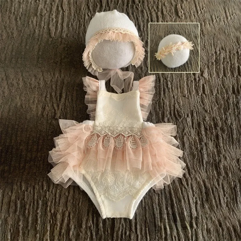 Zestawy odzieżowe urodzone Pog w rekwizyty Baby Girl Lace Sukienka głowa Romper Bodysuits Strój 230317